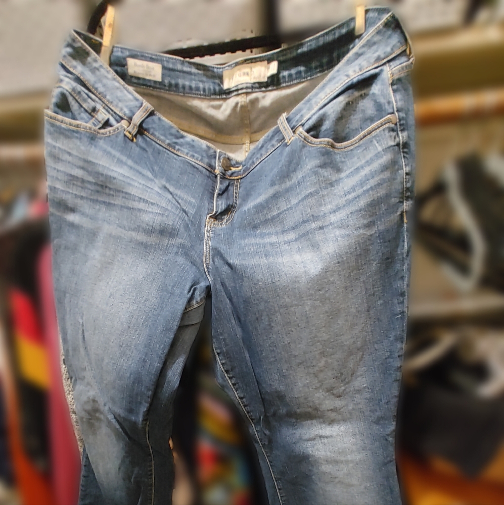 Torrid jeans size 18 barely boot cut